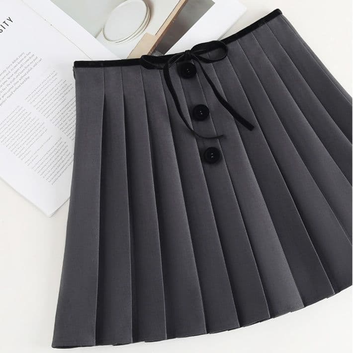 プリーツスカート 前ボタン飾り細プリーツミニスカート