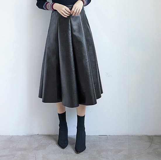 新作フェイクレザープリーツスカートロング丈無地